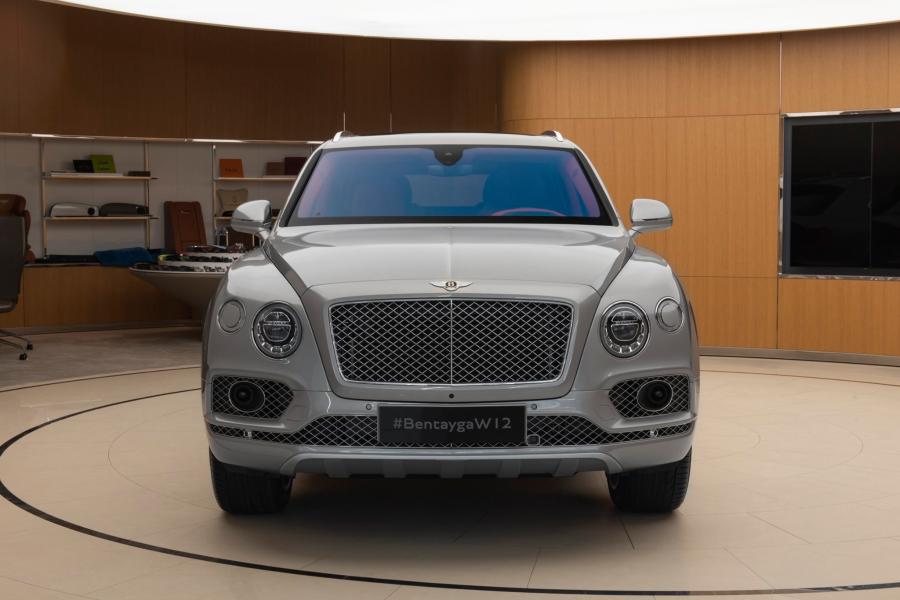  Bentley Bentayga W12 2020 года  (UAE) (фото 2 из 10)